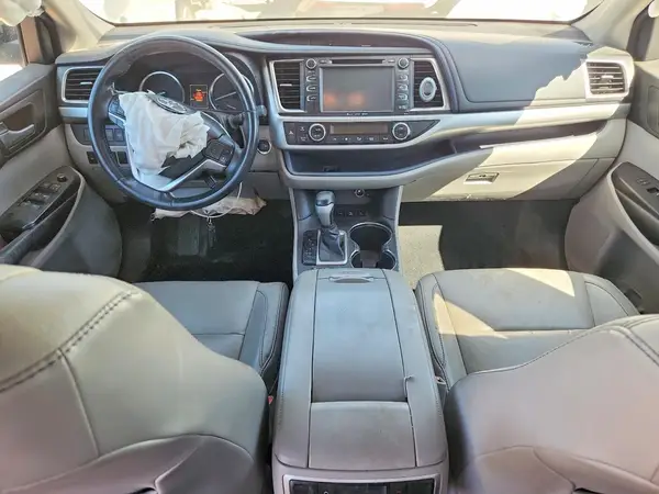 5TDJKRFHXGS274670 2016 TOYOTA HIGHLANDER - Image 8