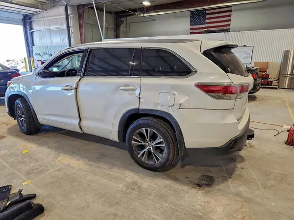5TDJKRFHXGS274930 2016 TOYOTA HIGHLANDER - Image 2