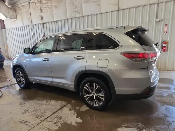 5TDJKRFHXGS277147 2016 TOYOTA HIGHLANDER - Image 2