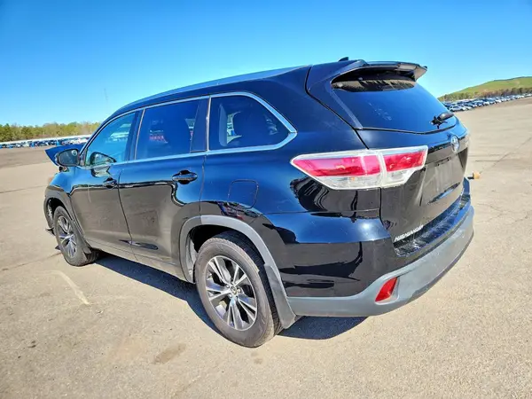 5TDJKRFHXGS281926 2016 TOYOTA HIGHLANDER - Image 2