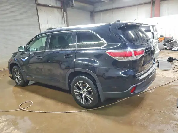 5TDJKRFHXGS282333 2016 TOYOTA HIGHLANDER - Image 2