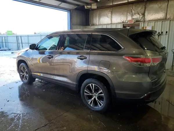 5TDJKRFHXGS282719 2016 TOYOTA HIGHLANDER - Image 2