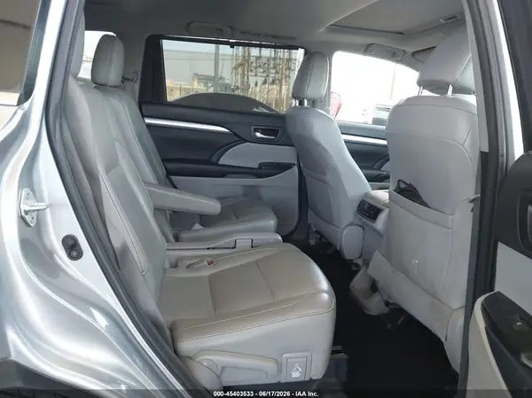 5TDJKRFHXGS286026 2016 TOYOTA HIGHLANDER - Image 8