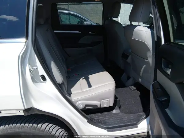 5TDJKRFHXGS286687 2016 TOYOTA HIGHLANDER - Image 8