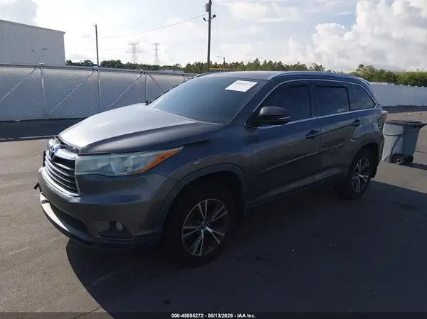 5TDJKRFHXGS297222 2016 TOYOTA HIGHLANDER - Image 2