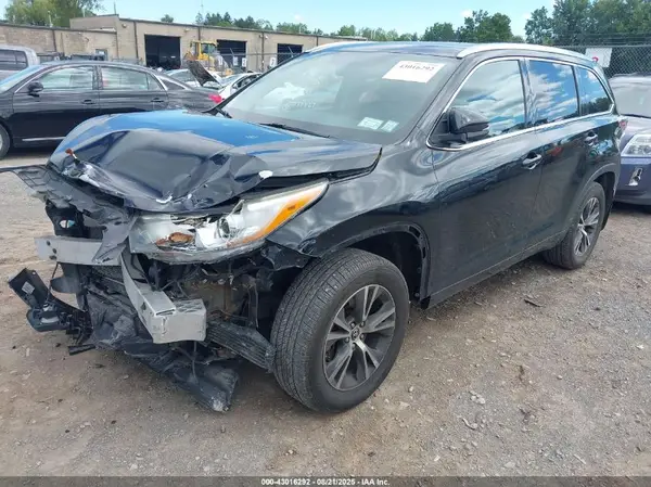 5TDJKRFHXGS301219 2016 TOYOTA HIGHLANDER - Image 2