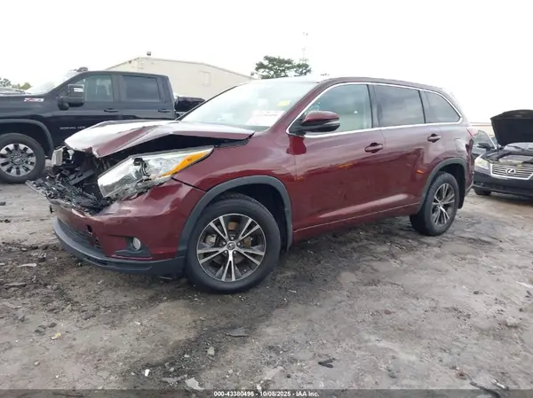 5TDJKRFHXGS301737 2016 TOYOTA HIGHLANDER - Image 2