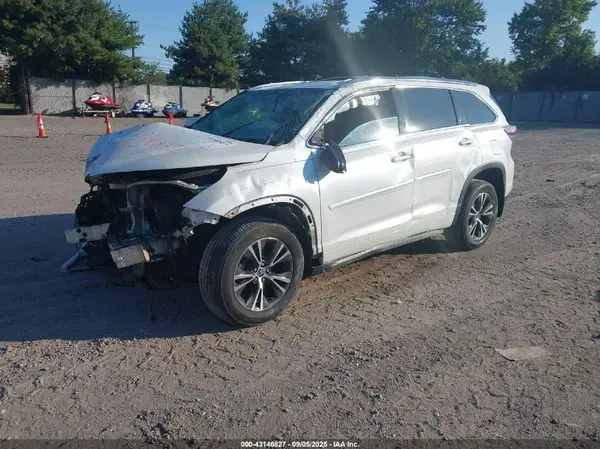 5TDJKRFHXGS302144 2016 TOYOTA HIGHLANDER - Image 2