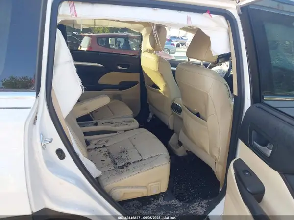 5TDJKRFHXGS302144 2016 TOYOTA HIGHLANDER - Image 8