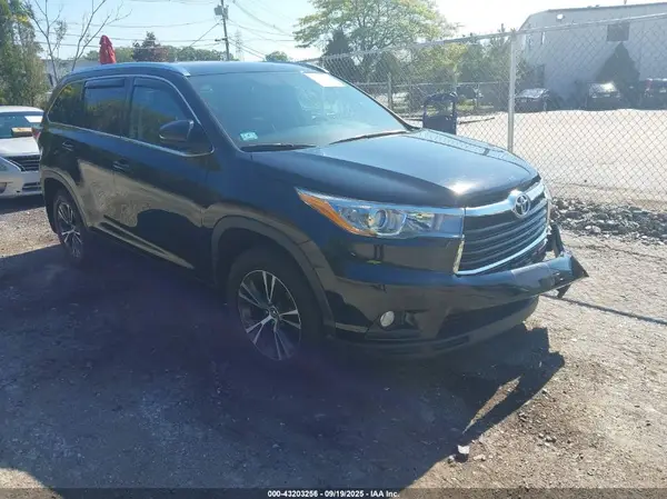 5TDJKRFHXGS303276 2016 TOYOTA HIGHLANDER - Image 1