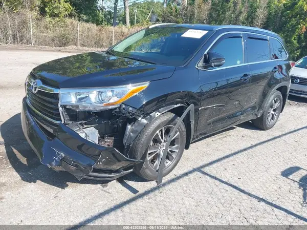 5TDJKRFHXGS303276 2016 TOYOTA HIGHLANDER - Image 2