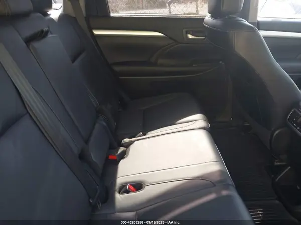 5TDJKRFHXGS303276 2016 TOYOTA HIGHLANDER - Image 8