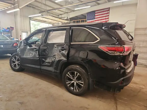 5TDJKRFHXGS303732 2016 TOYOTA HIGHLANDER - Image 2