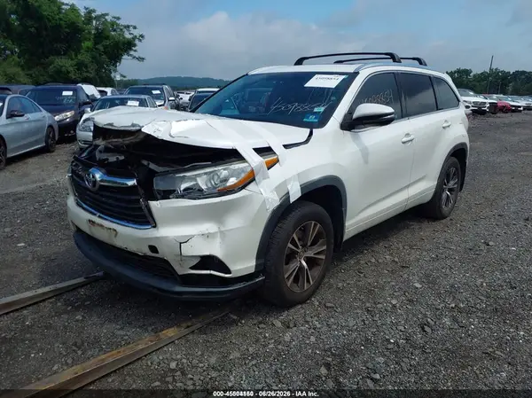 5TDJKRFHXGS304136 2016 TOYOTA HIGHLANDER - Image 2