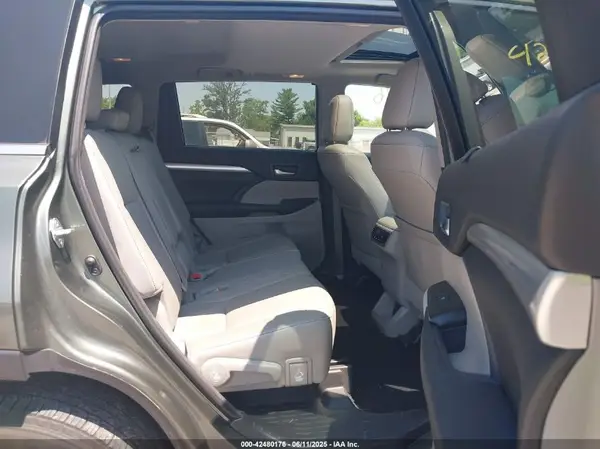 5TDJKRFHXGS305156 2016 TOYOTA HIGHLANDER - Image 8