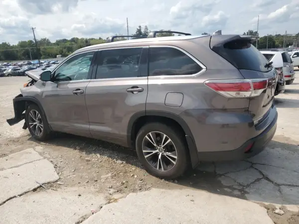 5TDJKRFHXGS306582 2016 TOYOTA HIGHLANDER - Image 2