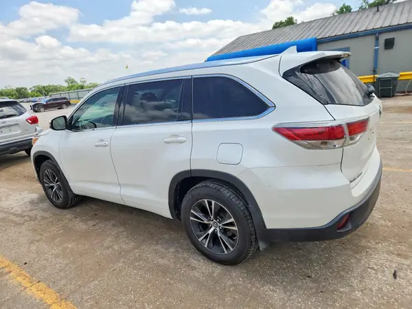5TDJKRFHXGS307537 2016 TOYOTA HIGHLANDER - Image 2