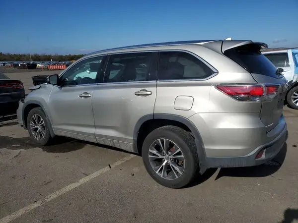 5TDJKRFHXGS312110 2016 TOYOTA HIGHLANDER - Image 2