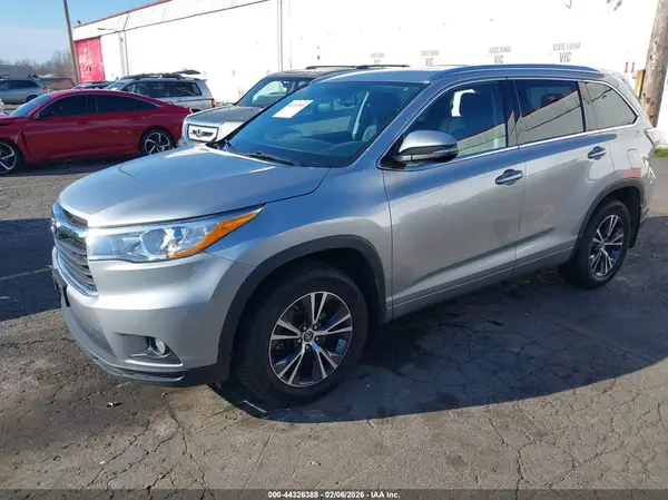 5TDJKRFHXGS313712 2016 TOYOTA HIGHLANDER - Image 2