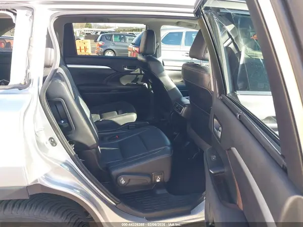 5TDJKRFHXGS313712 2016 TOYOTA HIGHLANDER - Image 8