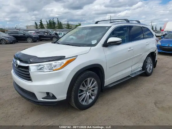 5TDJKRFHXGS315833 2016 TOYOTA HIGHLANDER - Image 2