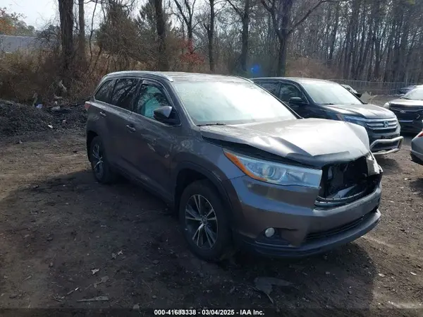 5TDJKRFHXGS322636 2016 TOYOTA HIGHLANDER - Image 1