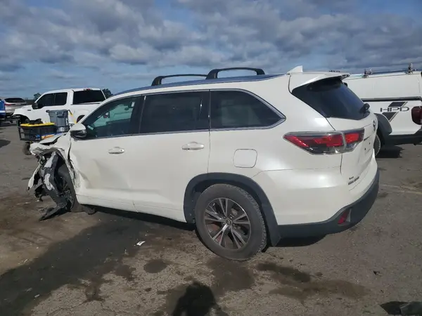 5TDJKRFHXGS322796 2016 TOYOTA HIGHLANDER - Image 2