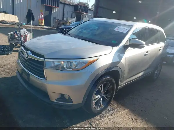 5TDJKRFHXGS326914 2016 TOYOTA HIGHLANDER - Image 2