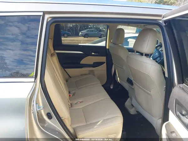 5TDJKRFHXGS326914 2016 TOYOTA HIGHLANDER - Image 8