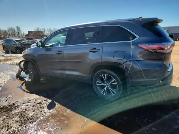 5TDJKRFHXGS327593 2016 TOYOTA HIGHLANDER - Image 2