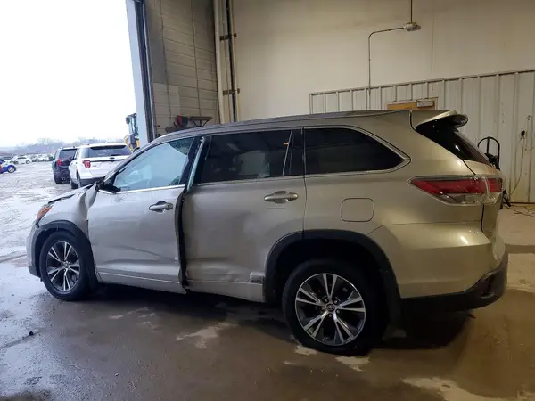 5TDJKRFHXGS337184 2016 TOYOTA HIGHLANDER - Image 2