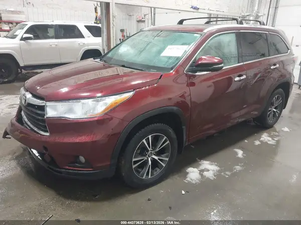 5TDJKRFHXGS337718 2016 TOYOTA HIGHLANDER - Image 2