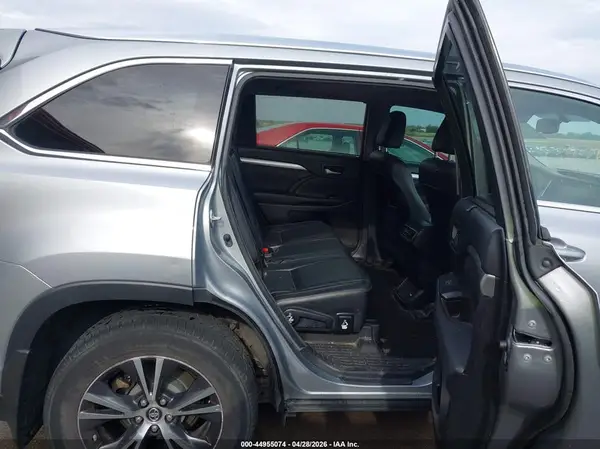 5TDJKRFHXGS343986 2016 TOYOTA HIGHLANDER - Image 8