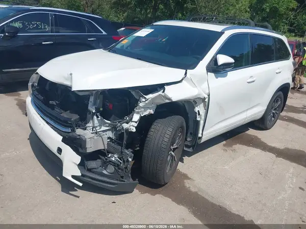 5TDJKRFHXGS344183 2016 TOYOTA HIGHLANDER - Image 2
