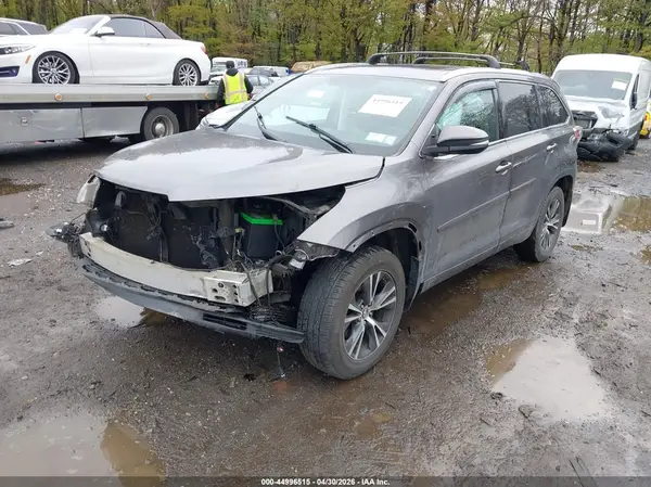 5TDJKRFHXGS349304 2016 TOYOTA HIGHLANDER - Image 2