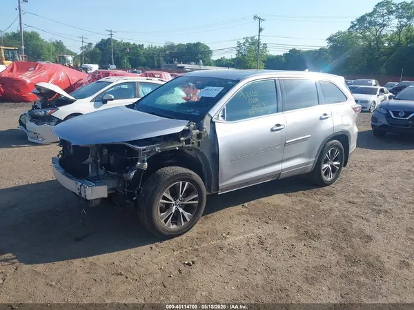 5TDJKRFHXGS352588 2016 TOYOTA HIGHLANDER - Image 2