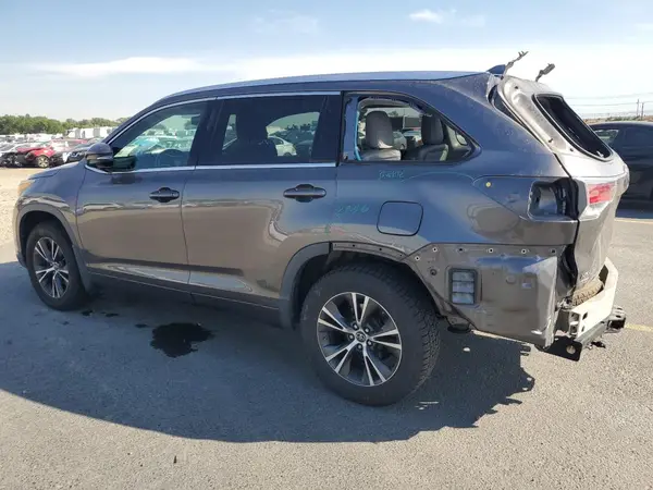 5TDJKRFHXGS352719 2016 TOYOTA HIGHLANDER - Image 2