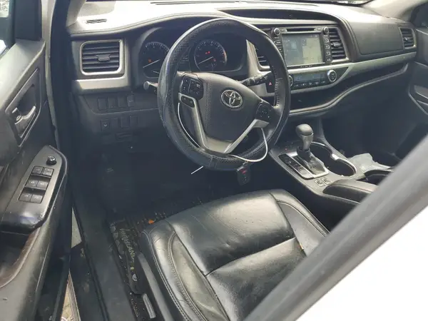 5TDJKRFHXGS352798 2016 TOYOTA HIGHLANDER - Image 8