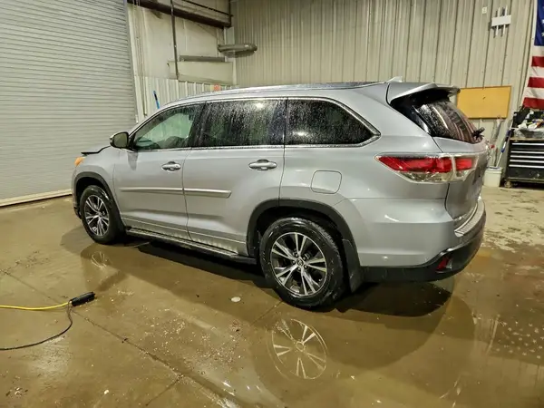 5TDJKRFHXGS353238 2016 TOYOTA HIGHLANDER - Image 2