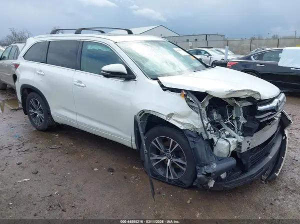 5TDJKRFHXGS353269 2016 TOYOTA HIGHLANDER - Image 1