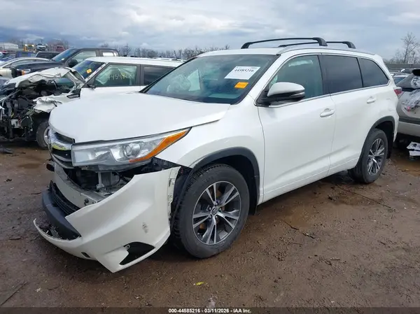 5TDJKRFHXGS353269 2016 TOYOTA HIGHLANDER - Image 2
