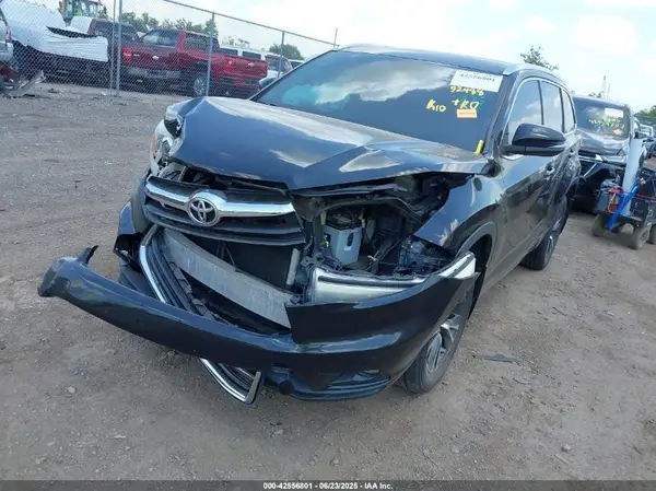 5TDJKRFHXGS353966 2016 TOYOTA HIGHLANDER - Image 2