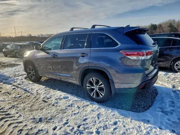 5TDJKRFHXGS503560 2016 TOYOTA HIGHLANDER - Image 2