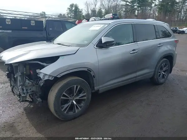 5TDJKRFHXGS503817 2016 TOYOTA HIGHLANDER - Image 2