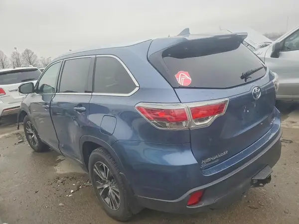 5TDJKRFHXGS504255 2016 TOYOTA HIGHLANDER - Image 2