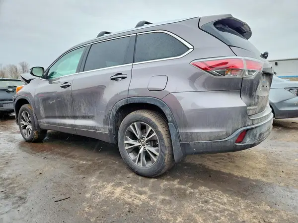 5TDJKRFHXGS505096 2016 TOYOTA HIGHLANDER - Image 2
