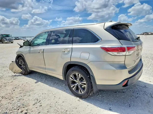5TDJKRFHXGS505504 2016 TOYOTA HIGHLANDER - Image 2
