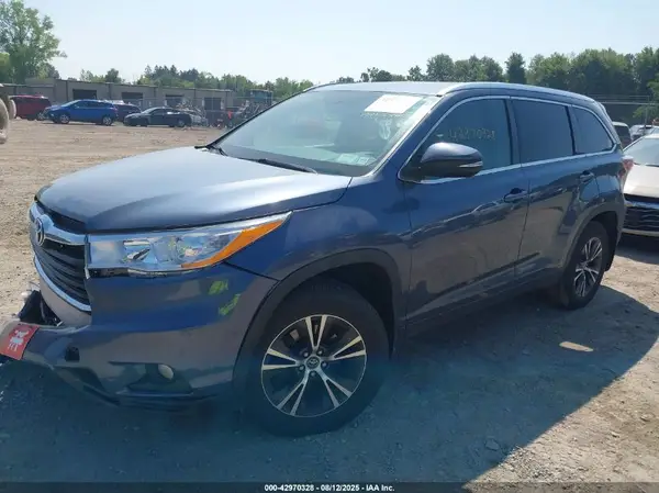 5TDJKRFHXGS506152 2016 TOYOTA HIGHLANDER - Image 2