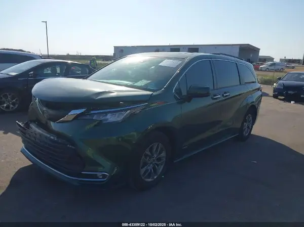 5TDJRKEC0MS017439 2021 TOYOTA SIENNA - Image 2
