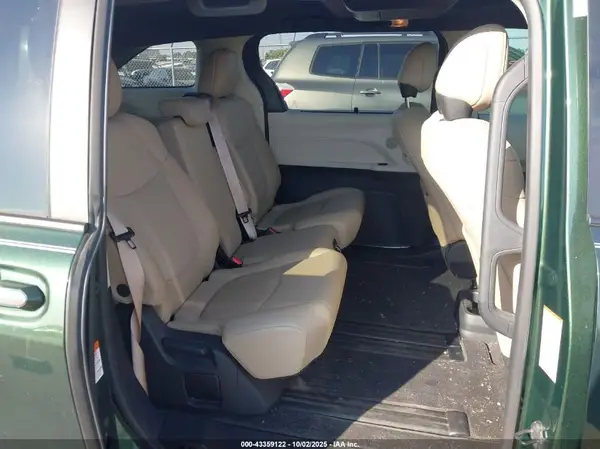 5TDJRKEC0MS017439 2021 TOYOTA SIENNA - Image 8